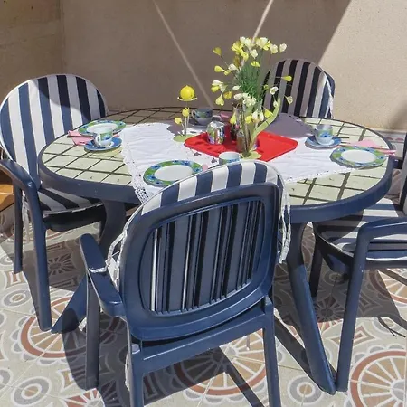 2 Bedroom Lovely In *