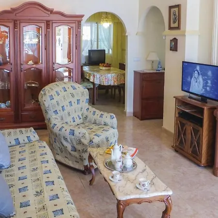 2 Bedroom Lovely In Holiday home