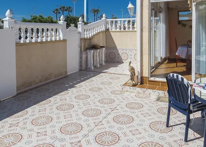 2 Bedroom Lovely In Semesterbostad Torrevieja