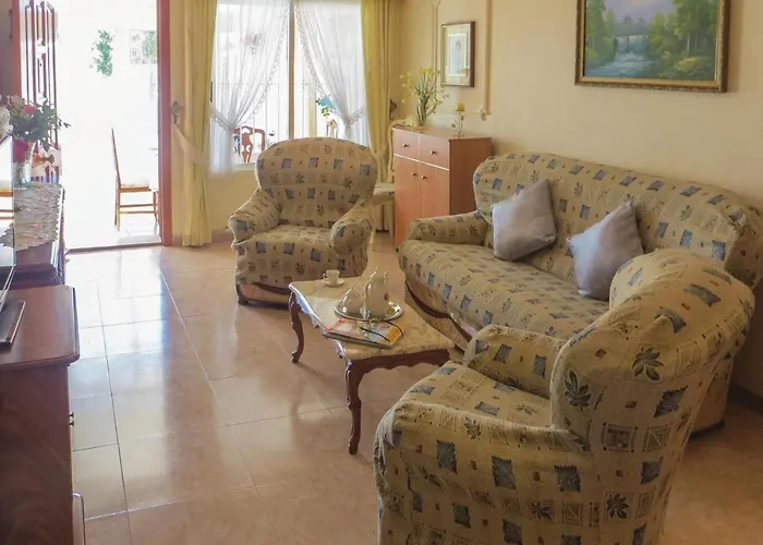 Semesterbostad 2 Bedroom Lovely In