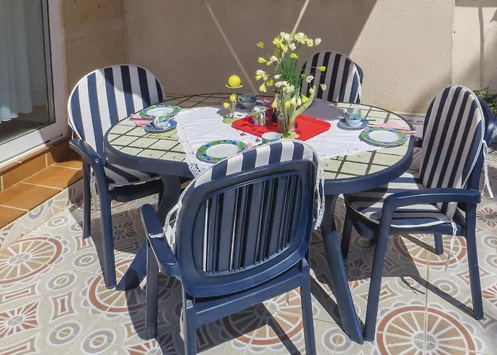 2 Bedroom Lovely In *