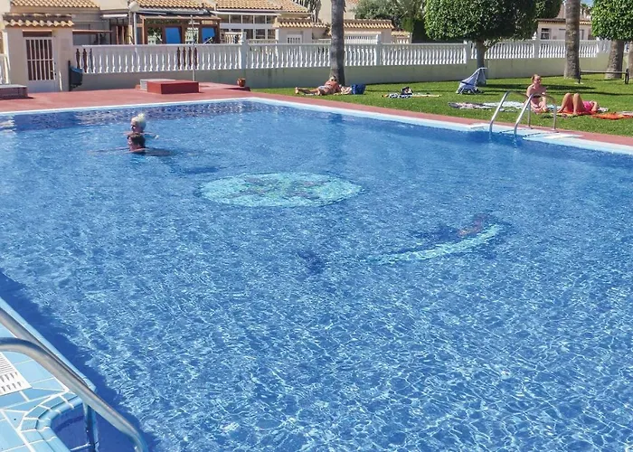 2 Bedroom Lovely In Semesterbostad Torrevieja