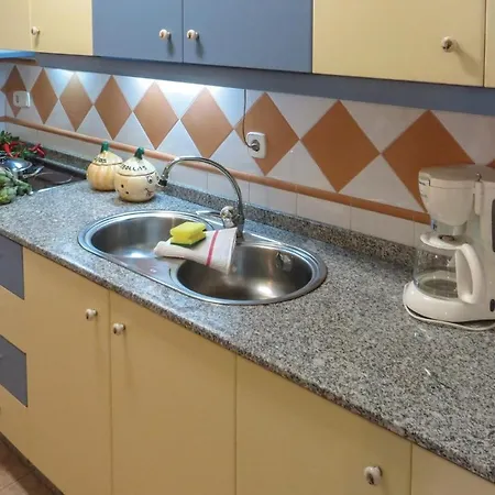 2 Bedroom Lovely In Holiday home