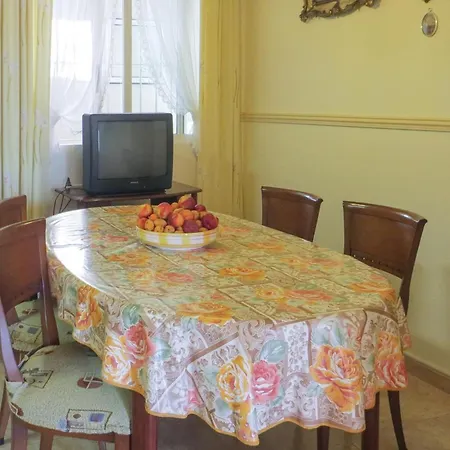 2 Bedroom Lovely In